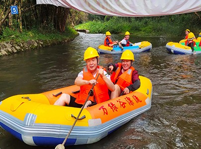 雷奧哈德萬(wàn)綠谷漂流